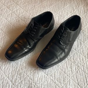 Van Heusen Leather Shoes